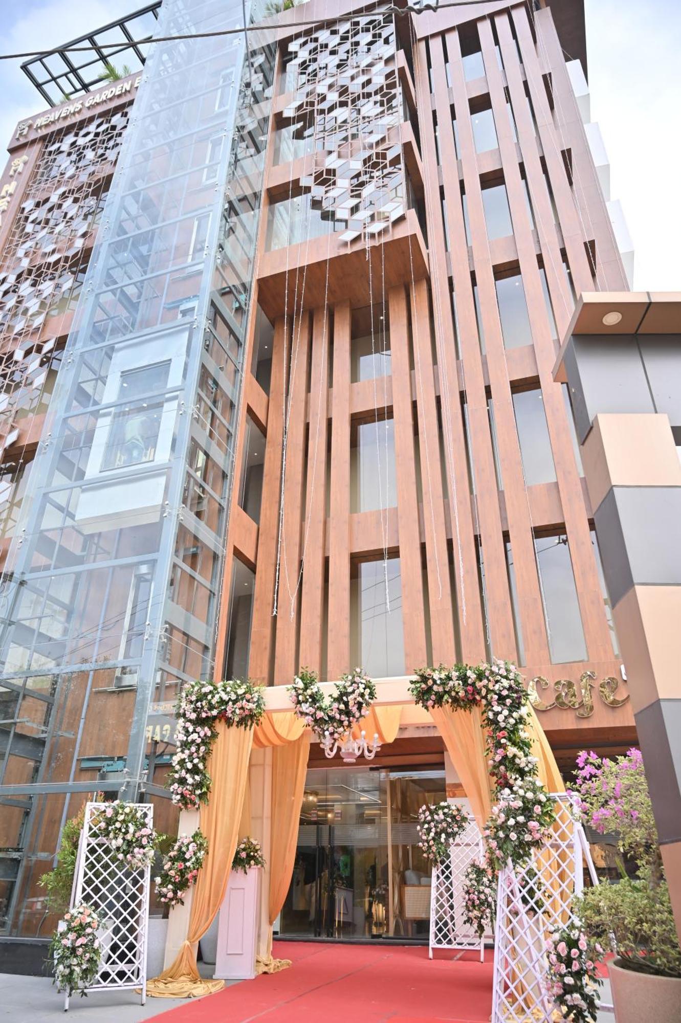 Heavens Garden Empire Hotel Guwahati Eksteriør billede